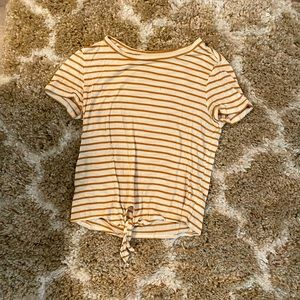 Striped t-shirt with tie at the bottom